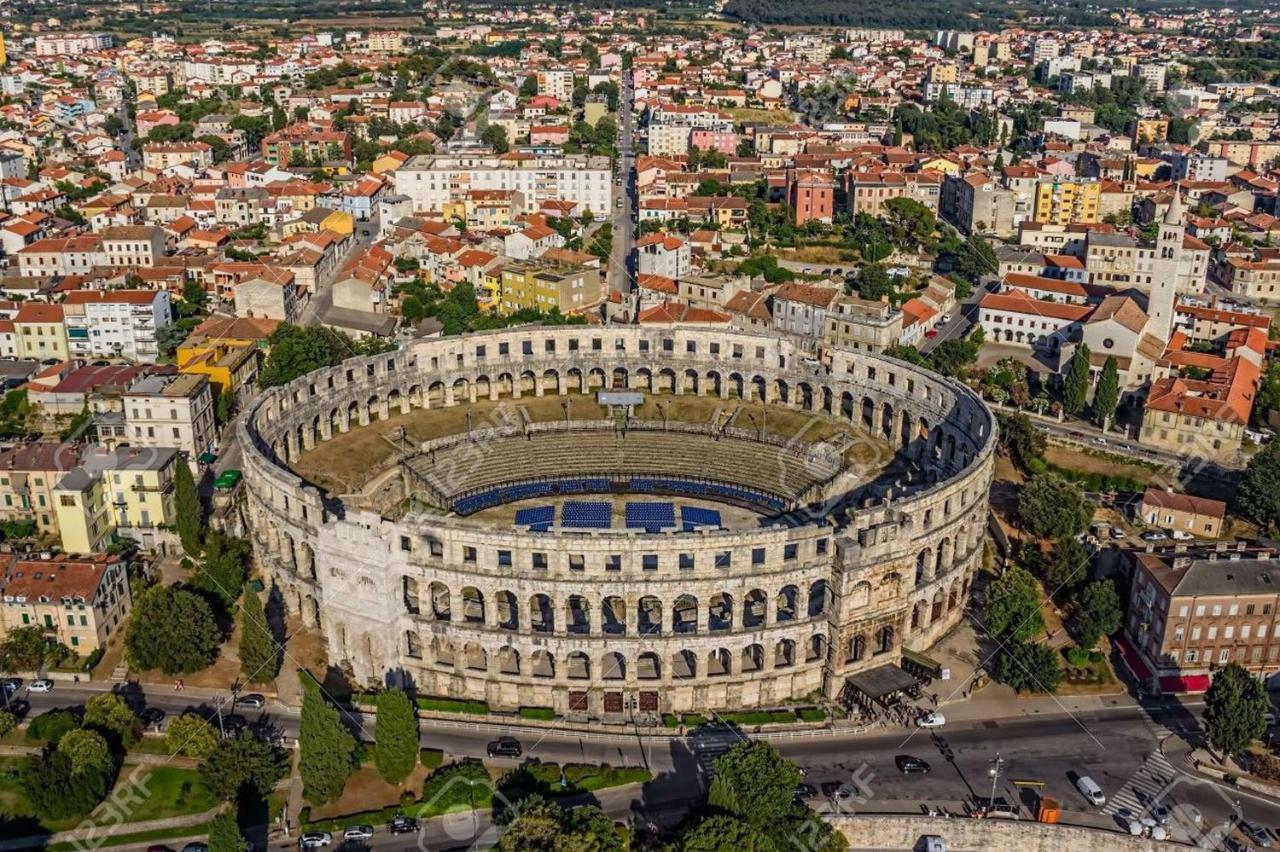 Center Studio Apartment Pula Exteriér fotografie